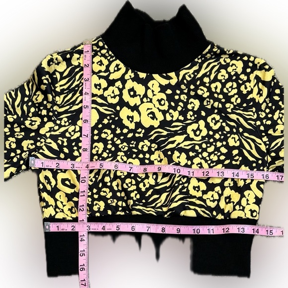 EUC SHEIN Turtleneck Floral Crop Top - Picture 4 of 5